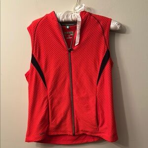 Tail Tech Red Sleeveless Top – Size M – Textured Fabric, 1/4 Zip, Zip Pockets
